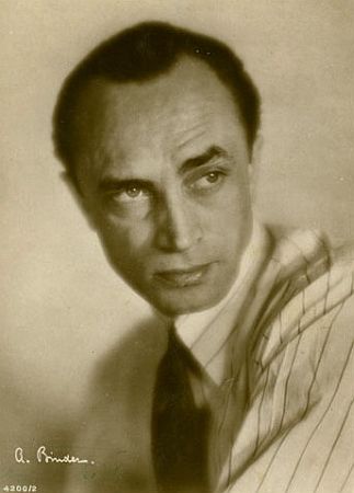 Conrad Veidt 1929; Urheber: Alexander Binder (1888–1929); Quelle: Wikipedia; Ross-Karte Nr. 4200/2; Lizenz: gemeinfrei