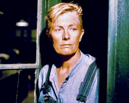 "Die Ballade vom traurigen Cafe": Szenenfoto mit Vanesa Redgrave als Miss Amelia; mit freundlicher Genehmigung von Pidax-Film, welche die Produktion am 14. Juli 2023 auf DVD herausbrachte.