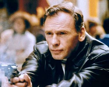 "Ein Mörder geht vorbei": Szenenfoto mit Jean-Louis Trintignant als Inspektor Ravic; mit freundlicher Genehmigung von Pidax-Film, welche den Psychothriller Ende August 2023 auf DVD herausbrachte.