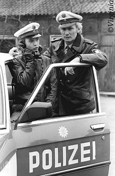 Arthur Brauss in "Großstadtrevier" mit Mareike Carrière (Polizeiobermeisterin Ellen Wegener); Foto 01; Copyright Virginia Shue